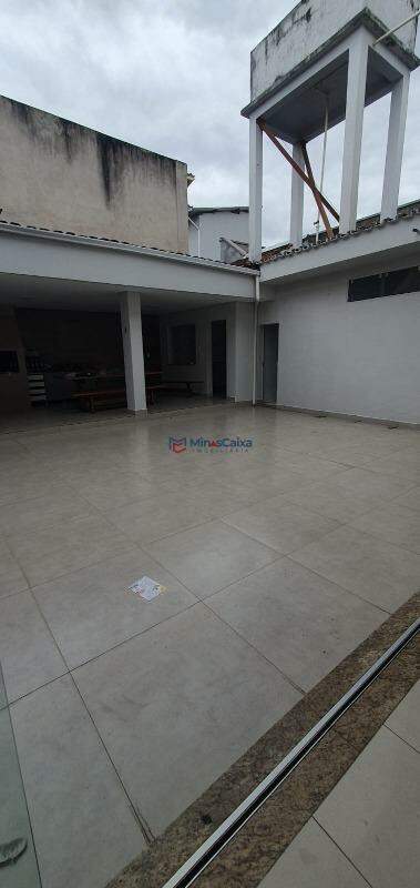 Casa para alugar com 4 quartos, 350m² - Foto 18