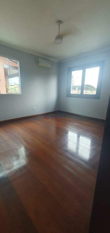 Casa para alugar com 4 quartos, 350m² - Foto 11