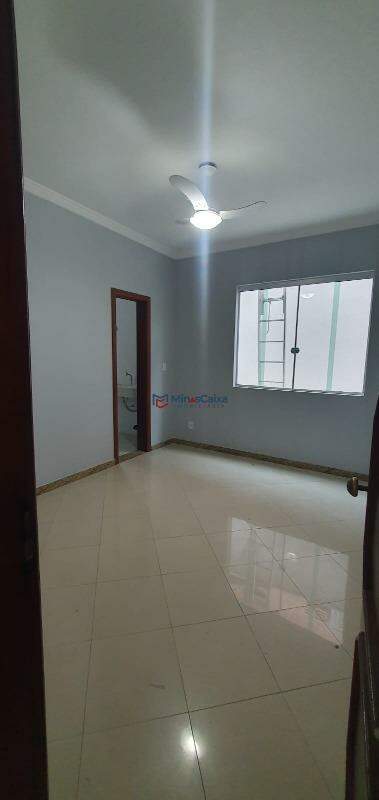Casa para alugar com 4 quartos, 350m² - Foto 16