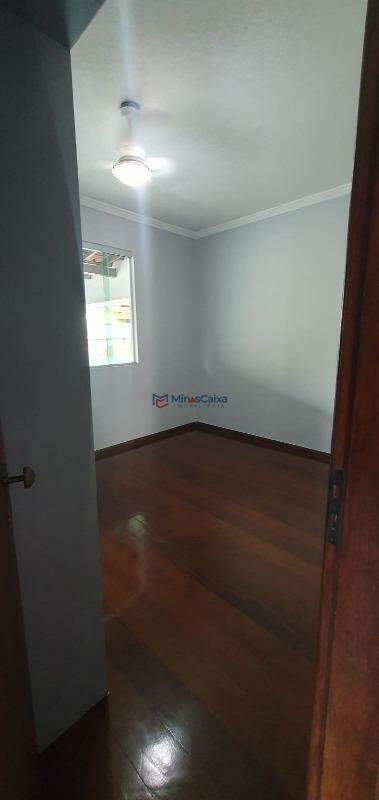 Casa para alugar com 4 quartos, 350m² - Foto 12