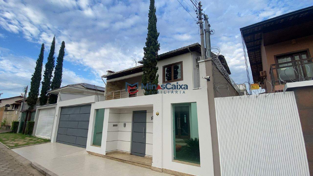 Casa para alugar com 4 quartos, 350m² - Foto 1