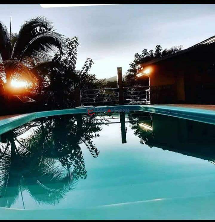 Casa à venda com 5 quartos, 270m² - Foto 1