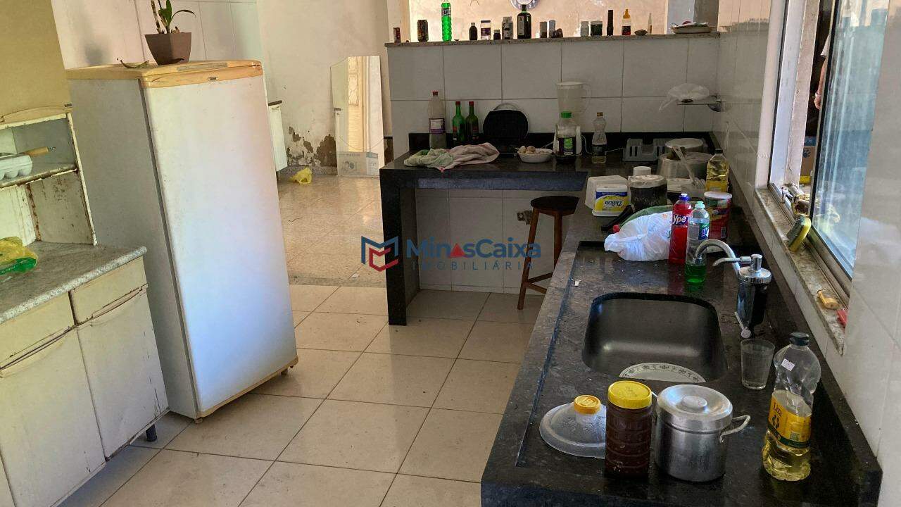 Casa à venda com 2 quartos, 120m² - Foto 1