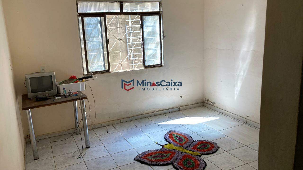 Casa à venda com 2 quartos, 120m² - Foto 2