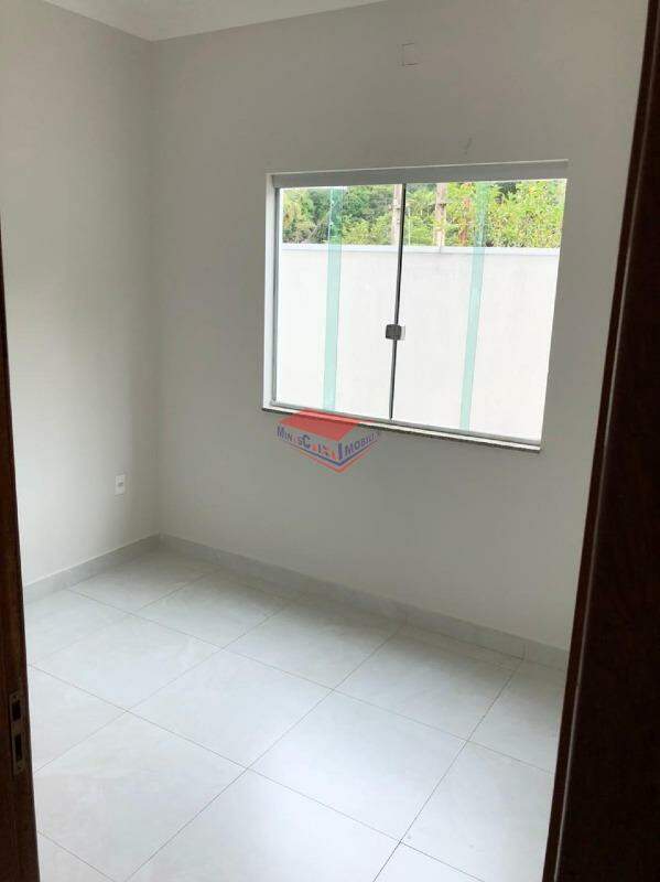 Casa à venda com 3 quartos, 110m² - Foto 4