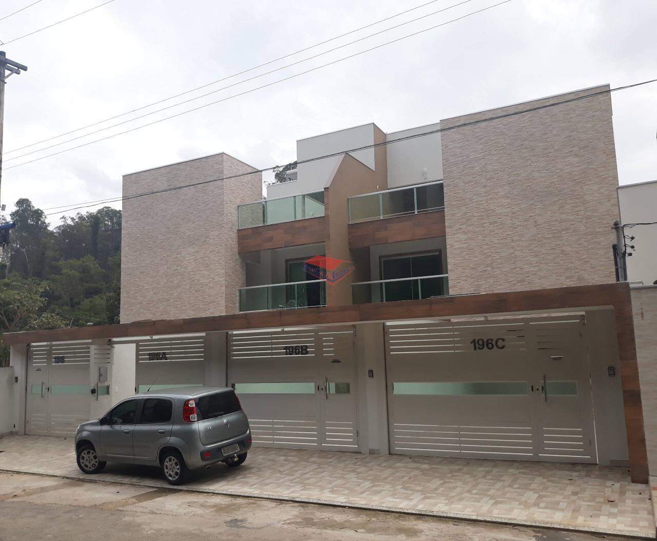 Casa à venda com 3 quartos, 220m² - Foto 1