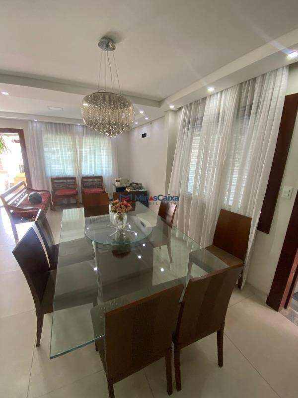 Casa à venda com 4 quartos, 250m² - Foto 5