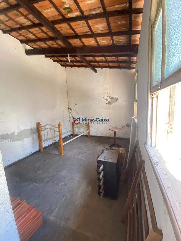 Casa à venda com 4 quartos, 250m² - Foto 25