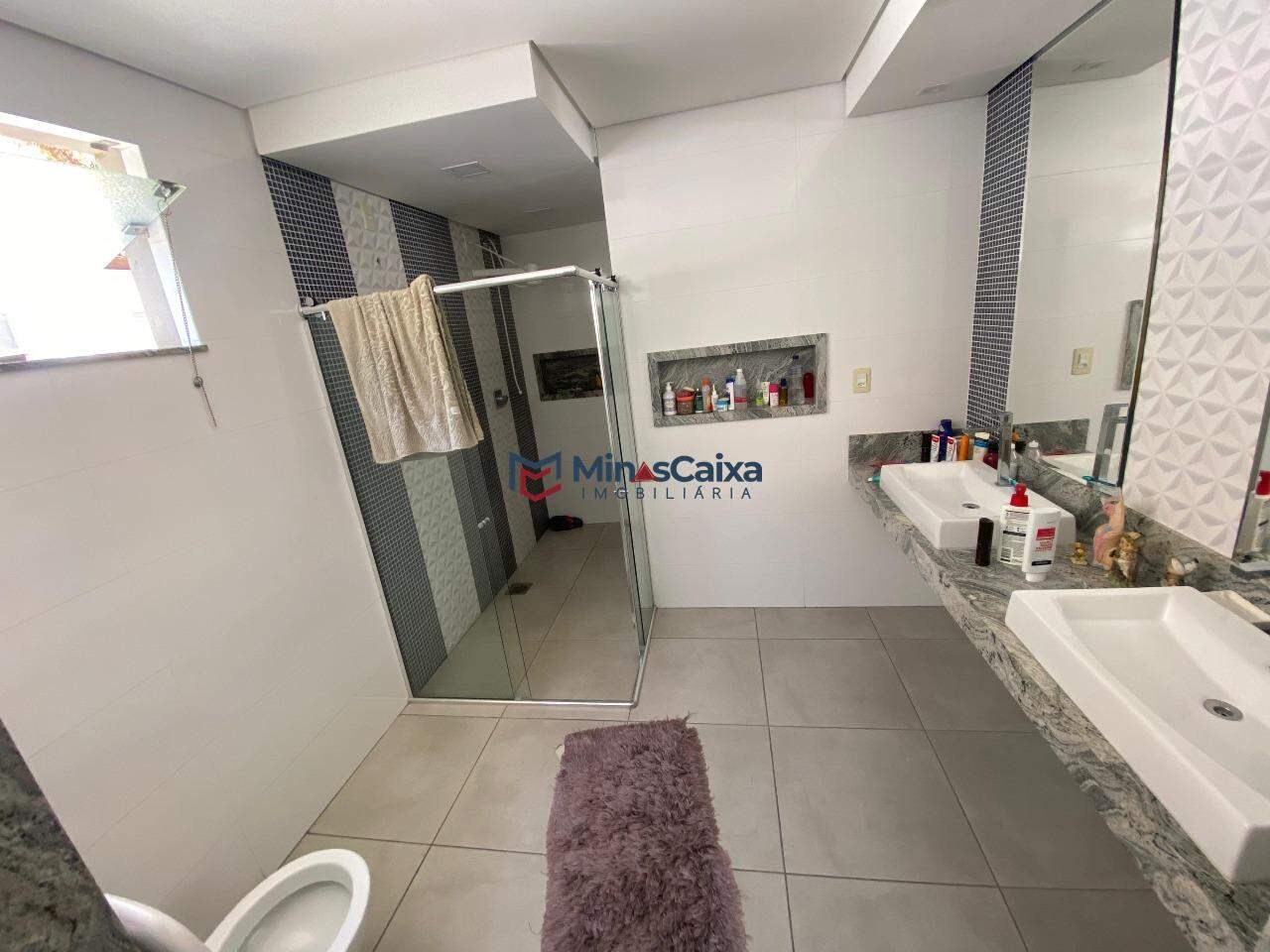Casa à venda com 4 quartos, 250m² - Foto 15