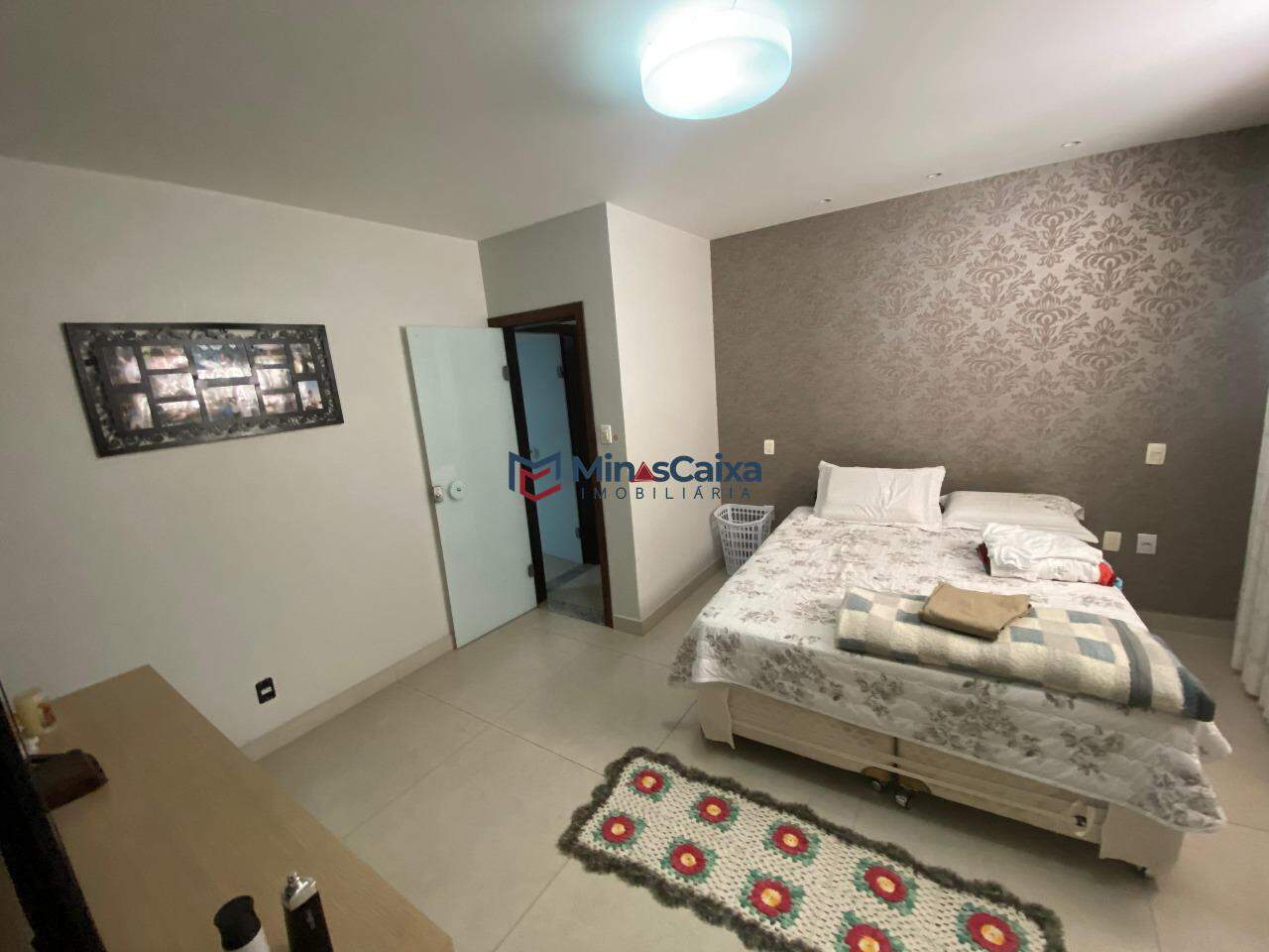 Casa à venda com 4 quartos, 250m² - Foto 10
