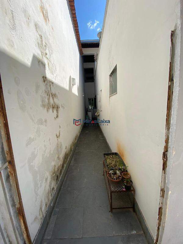 Casa à venda com 4 quartos, 250m² - Foto 23