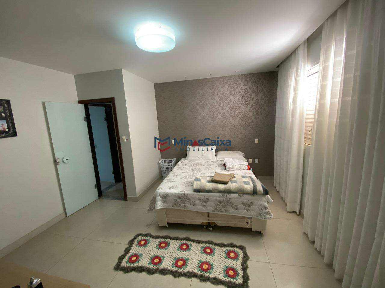 Casa à venda com 4 quartos, 250m² - Foto 11