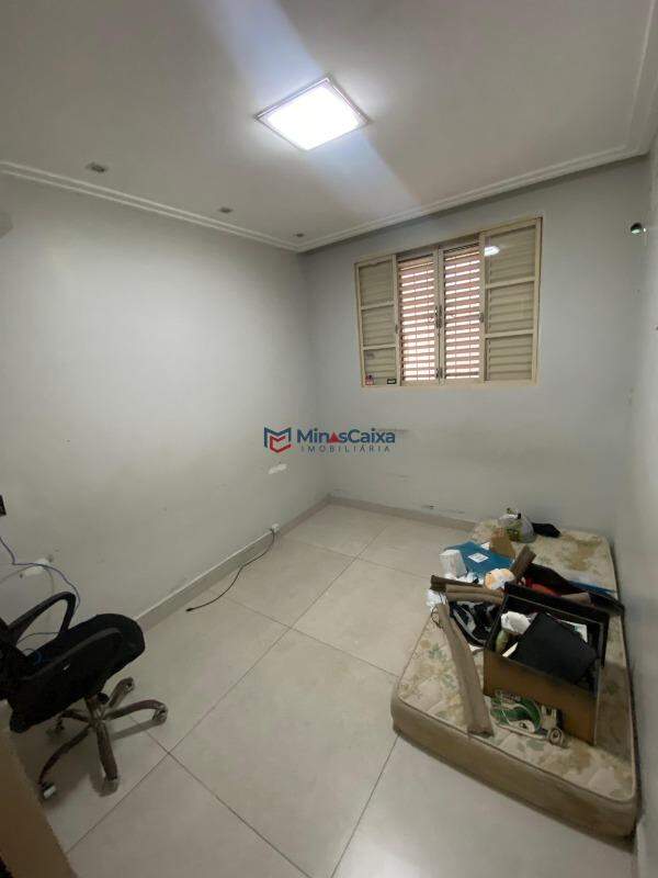 Casa à venda com 4 quartos, 250m² - Foto 16