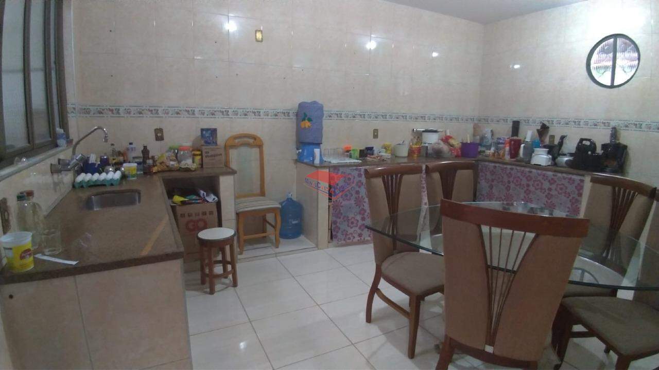 Casa à venda com 5 quartos, 250m² - Foto 8