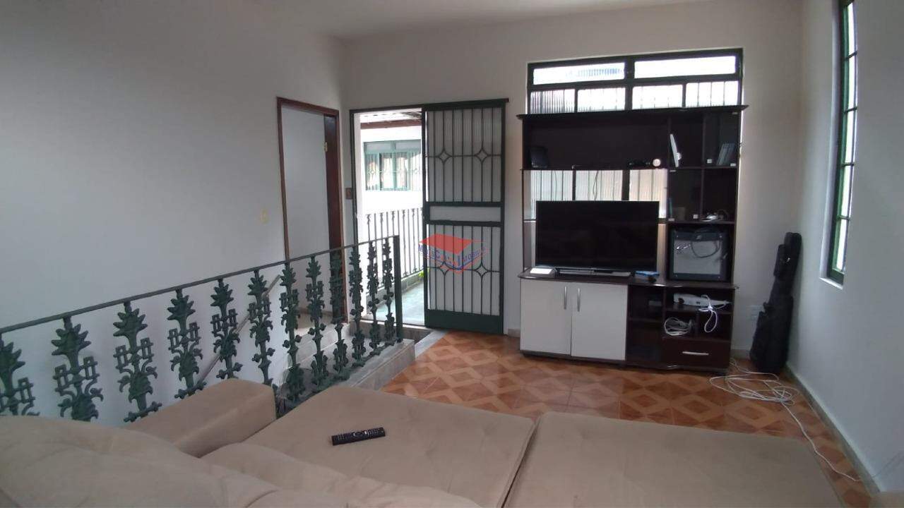 Casa à venda com 5 quartos, 250m² - Foto 11