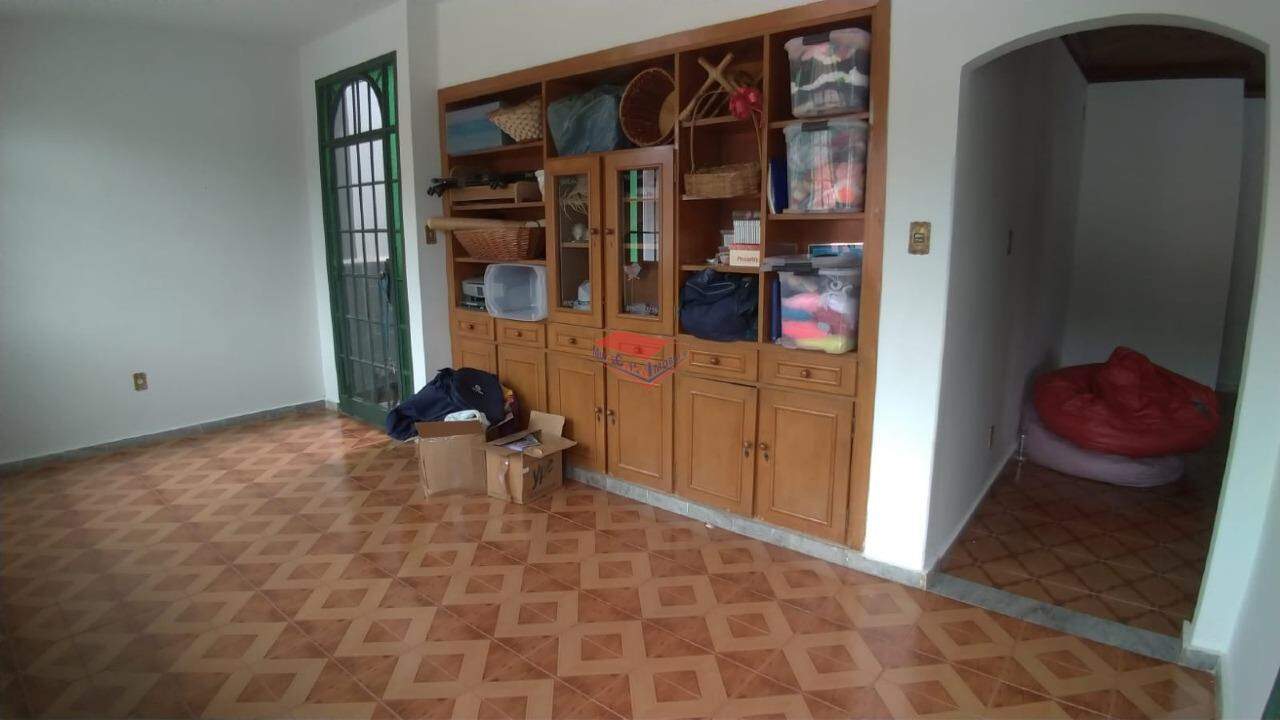 Casa à venda com 5 quartos, 250m² - Foto 3