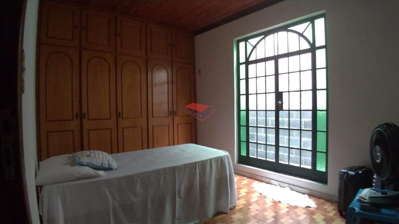 Casa à venda com 5 quartos, 250m² - Foto 18