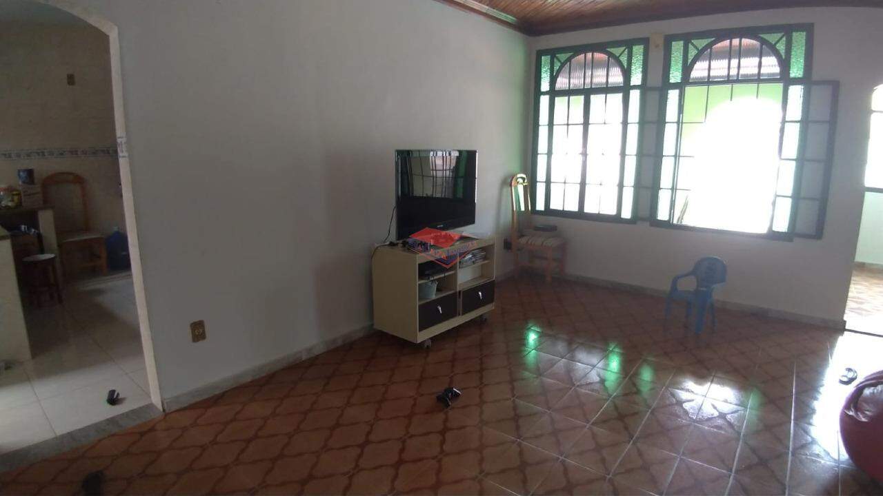 Casa à venda com 5 quartos, 250m² - Foto 5