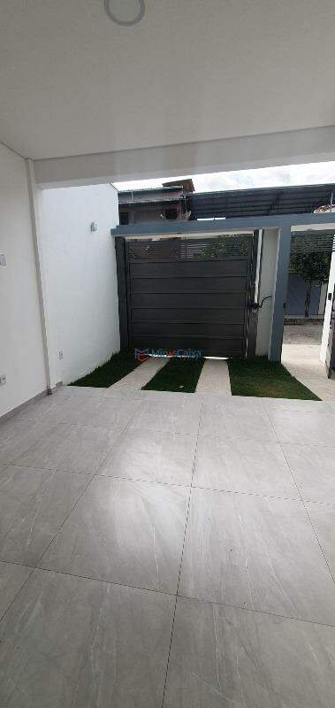 Casa para alugar com 3 quartos, 120m² - Foto 2