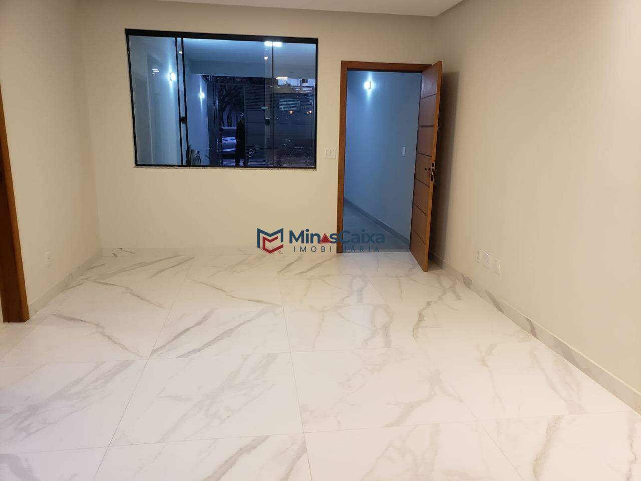 Casa à venda com 3 quartos, 112m² - Foto 2