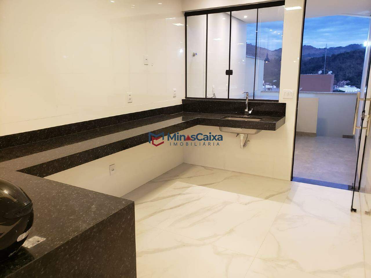 Casa à venda com 3 quartos, 112m² - Foto 1