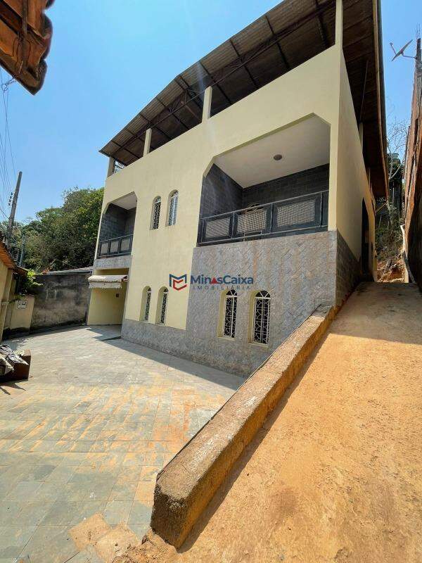 Casa à venda com 3 quartos, 161m² - Foto 2