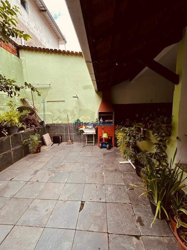 Casa à venda com 4 quartos, 150m² - Foto 15