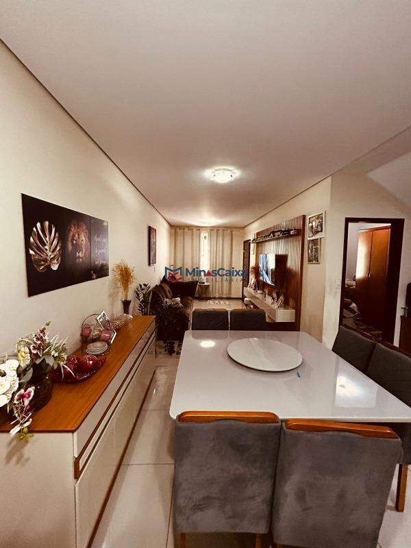 Casa à venda com 4 quartos, 150m² - Foto 1