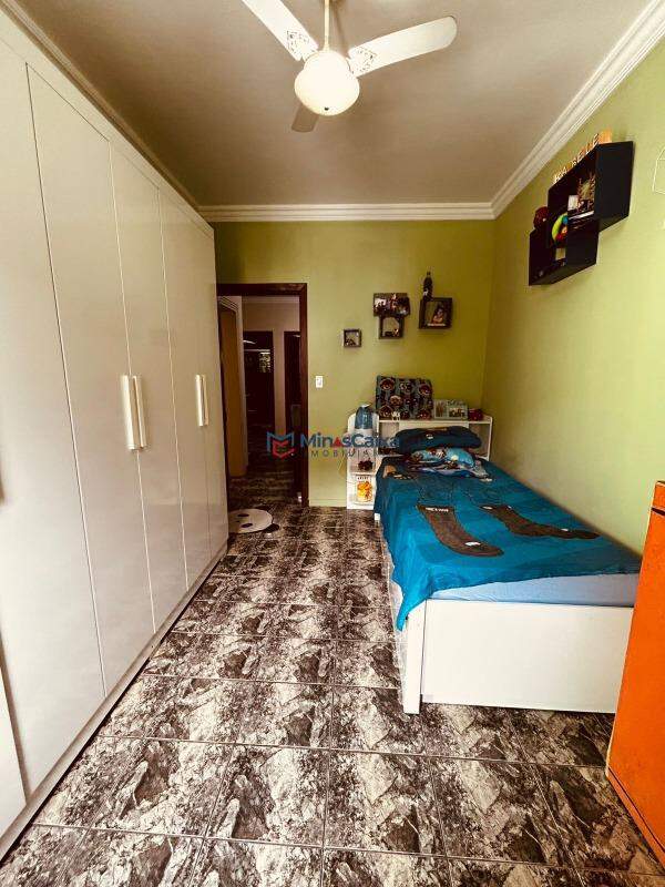 Casa à venda com 4 quartos, 150m² - Foto 13