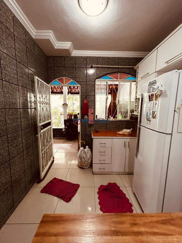Casa à venda com 4 quartos, 150m² - Foto 4