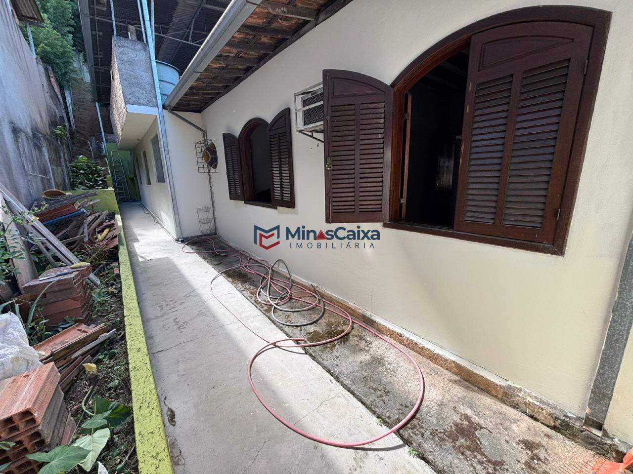 Casa à venda com 4 quartos, 385m² - Foto 4