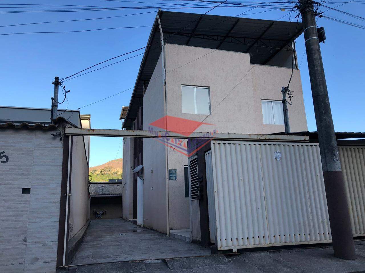 Casa à venda com 3 quartos, 96m² - Foto 1