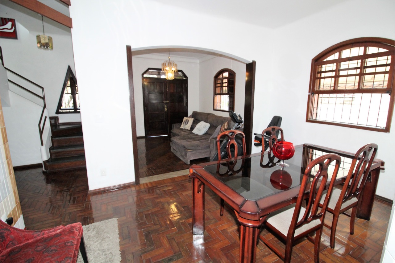 (20500) à venda - Casa com 3 quartos, 3 vagas, no Floresta : 