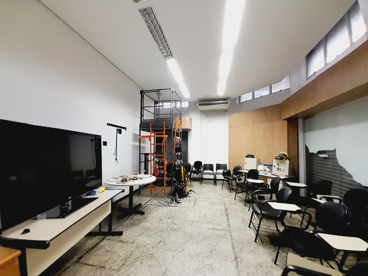 (36228) à venda - Prédio Comercial com , 14 vagas, no Barro Preto : 