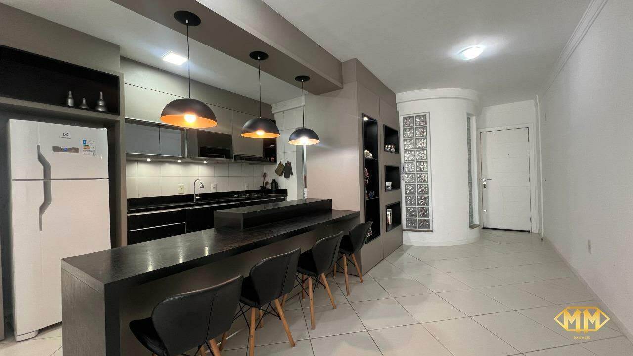 Apartamento à venda no Ingleses do Rio Vermelho: Cozinha / sala