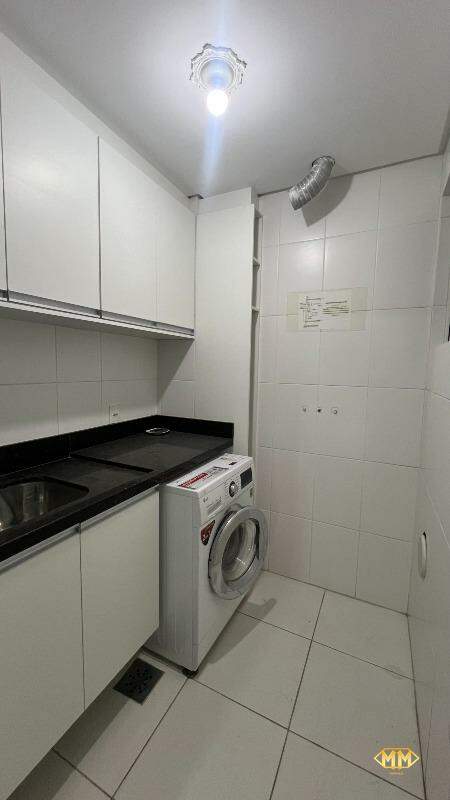 Apartamento à venda no Ingleses do Rio Vermelho: Lavanderia
