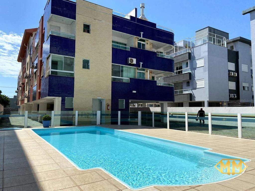 Cobertura à venda no Ingleses do Rio Vermelho: Piscina 
