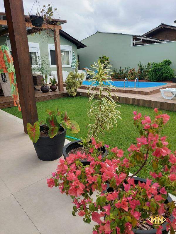 Casa à venda no Daniela: Jardim da frente