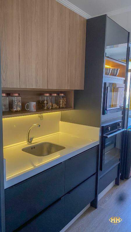 Apartamento à venda no Ingleses do Rio Vermelho: COZINHA