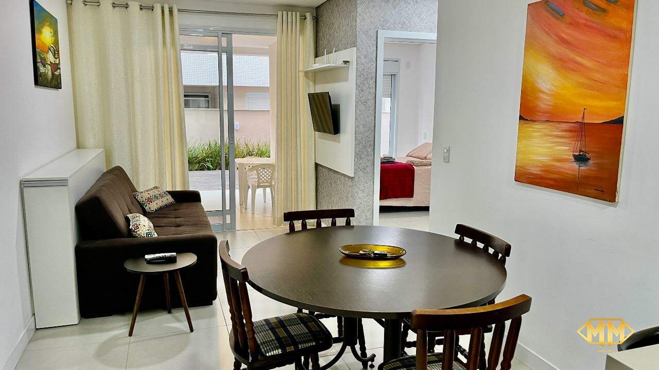 Apartamento à venda no Ingleses do Rio Vermelho: sala e cozinha integrada