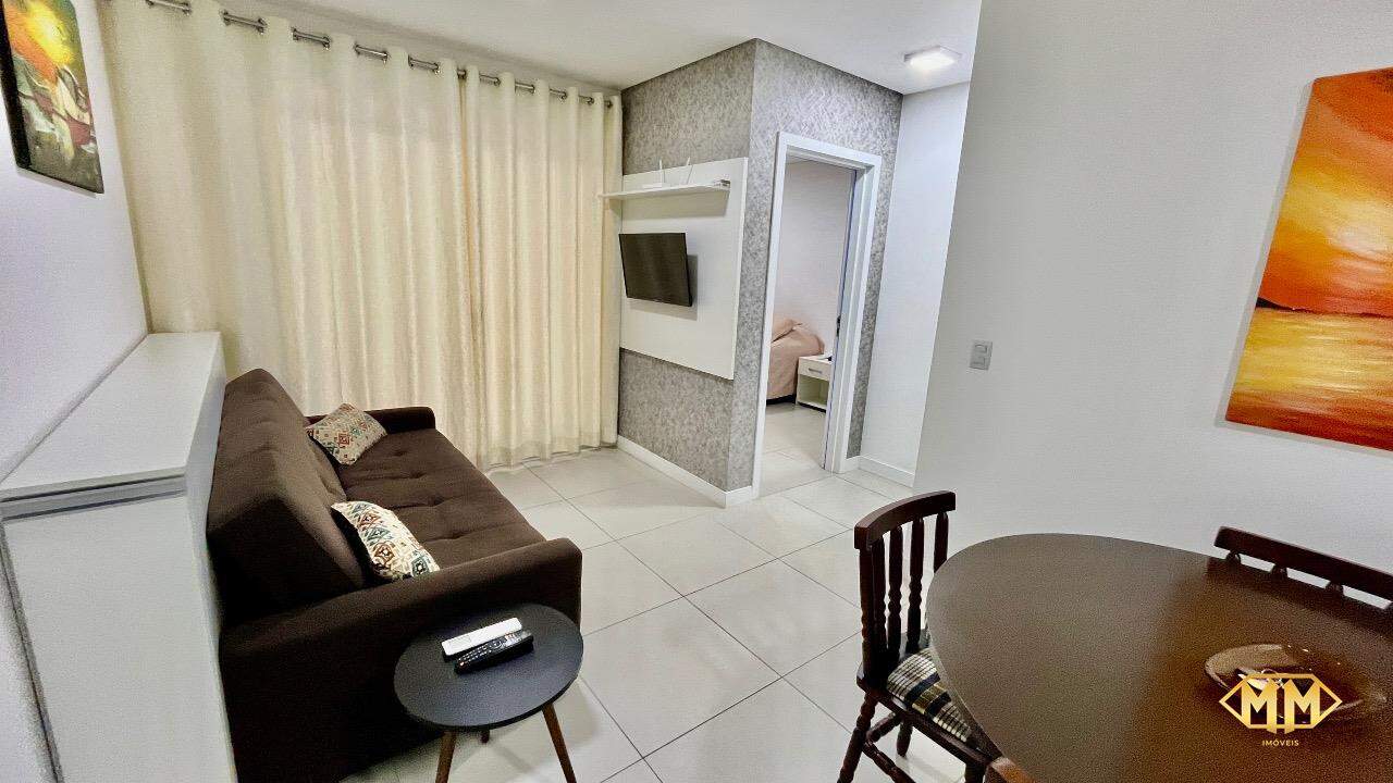 Apartamento à venda no Ingleses do Rio Vermelho: sala e cozinha integrada