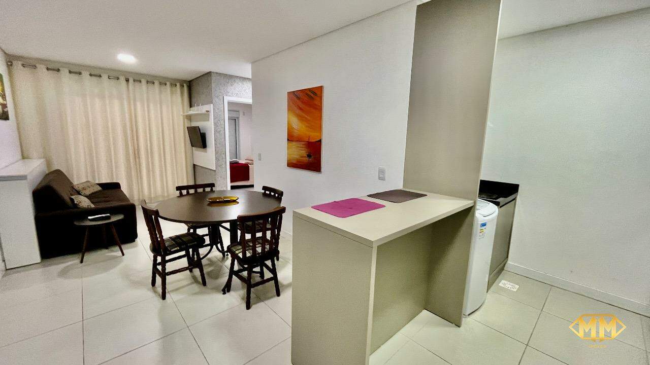 Apartamento à venda no Ingleses do Rio Vermelho: sala e cozinha integrada