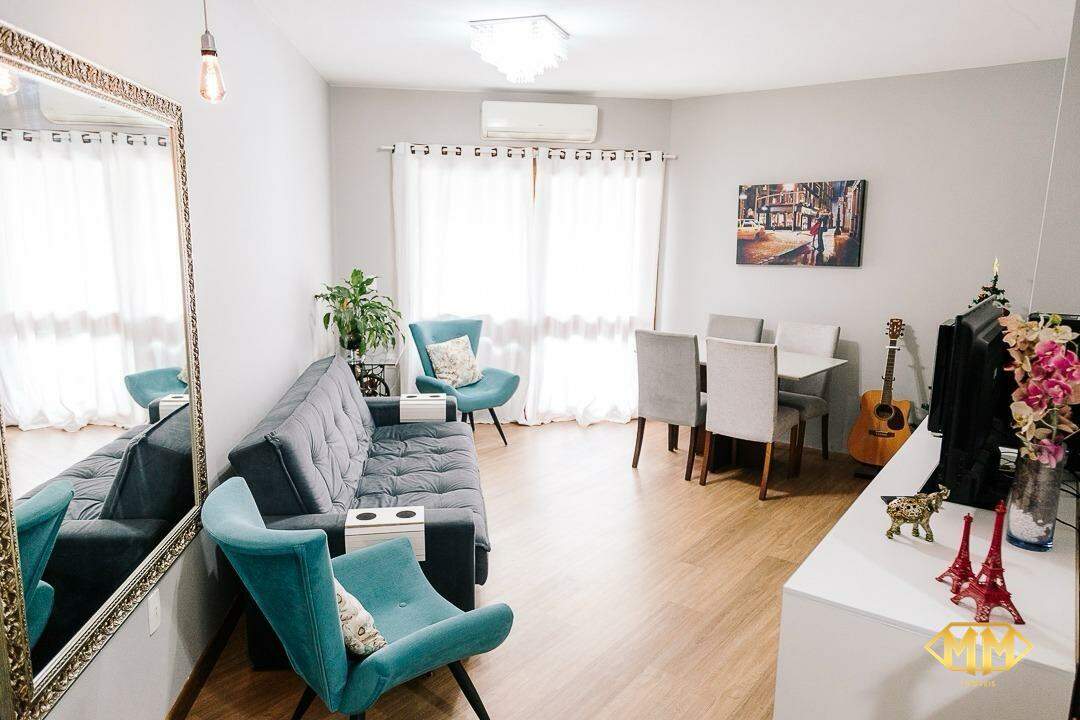 Apartamento à venda no Canasvieiras: Sala de estar
