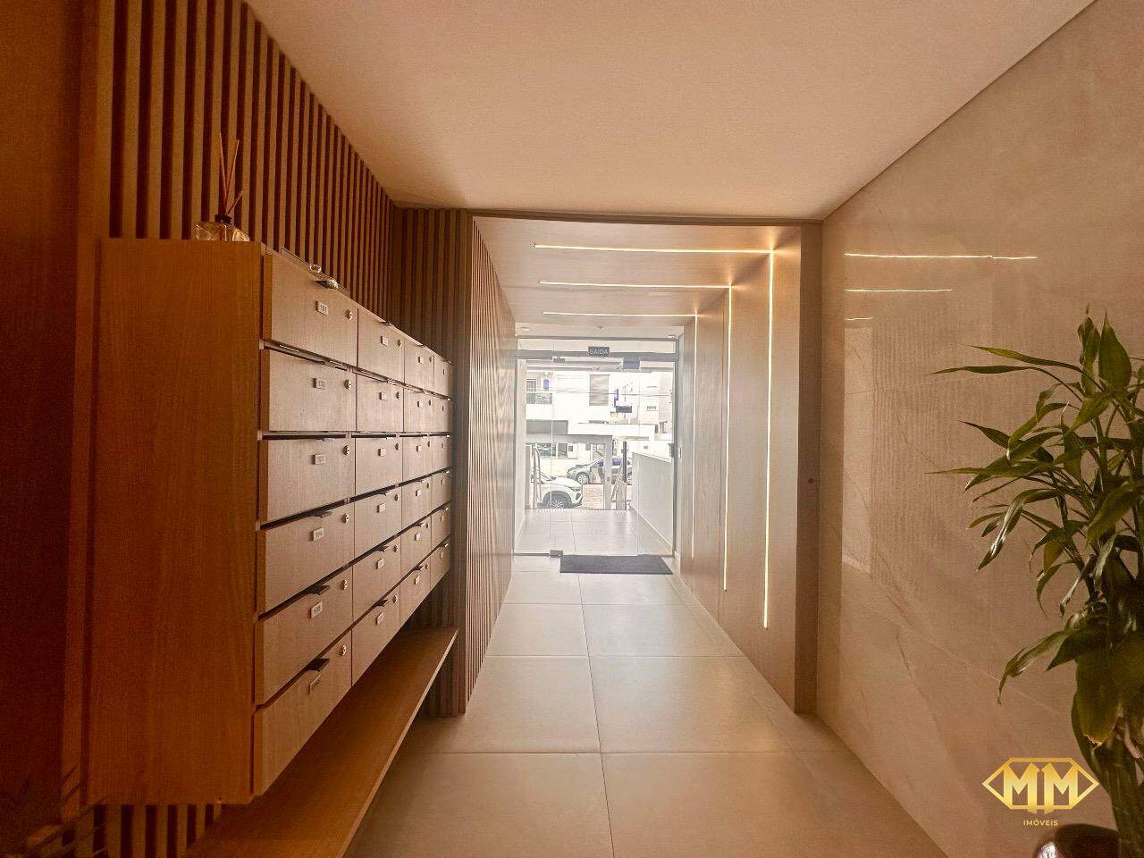 Apartamento à venda no Ingleses do Rio Vermelho: Hall de entrada