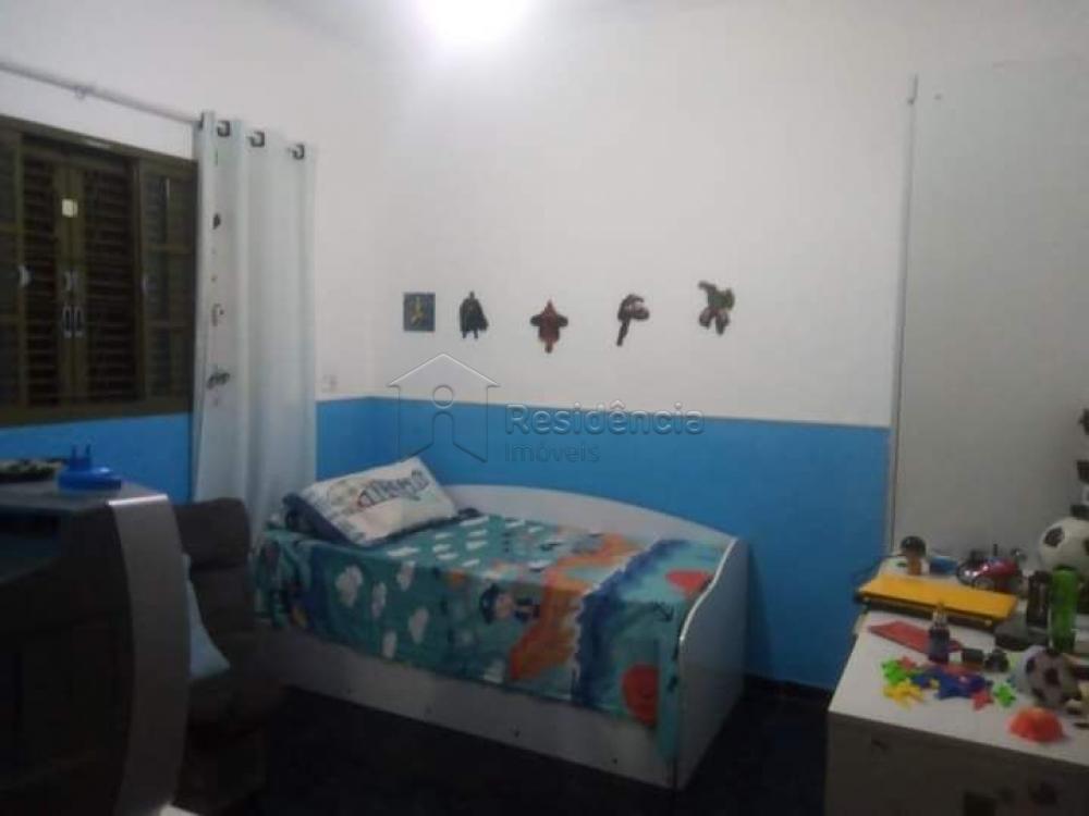 Casa à venda no Jardim das Figueiras: 