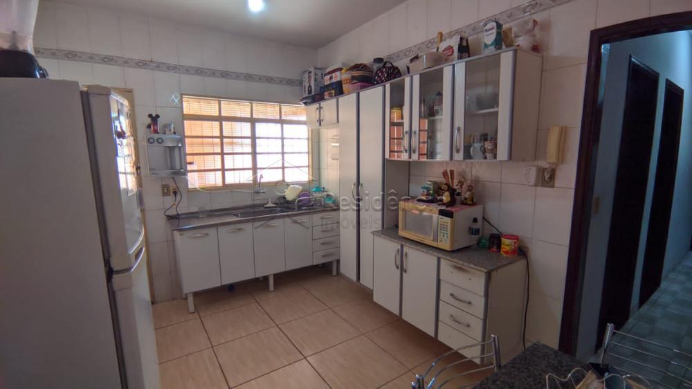 Casa à venda no Conjunto Habitacional Nelson Niero: 