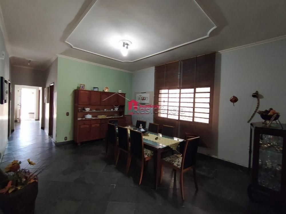 Casa à venda no Centro: 