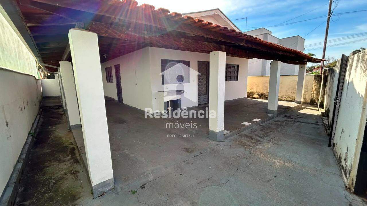 Casa para aluguel no Jardim Chico Piscina: 