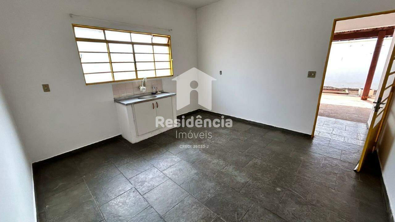 Casa para aluguel no Jardim São Domingos (Chácaras São Domingos): 