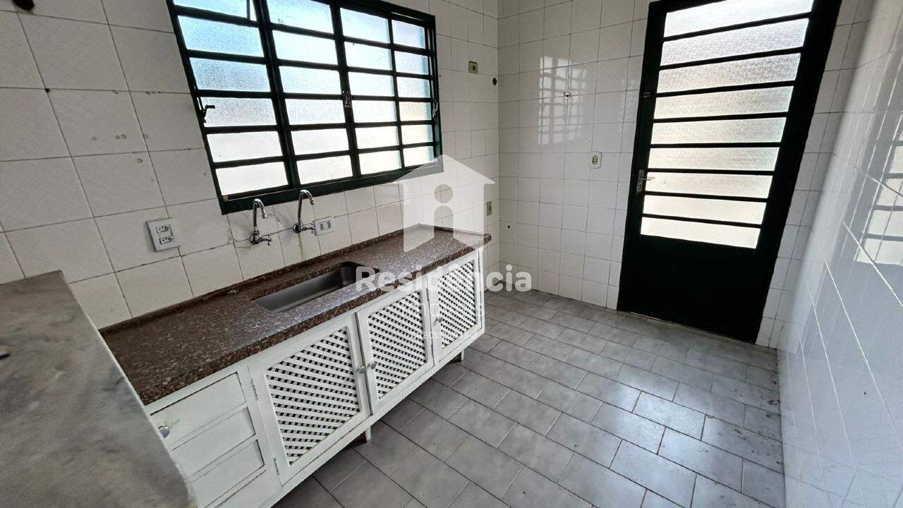 Casa para aluguel no Jardim Riachuelo: 